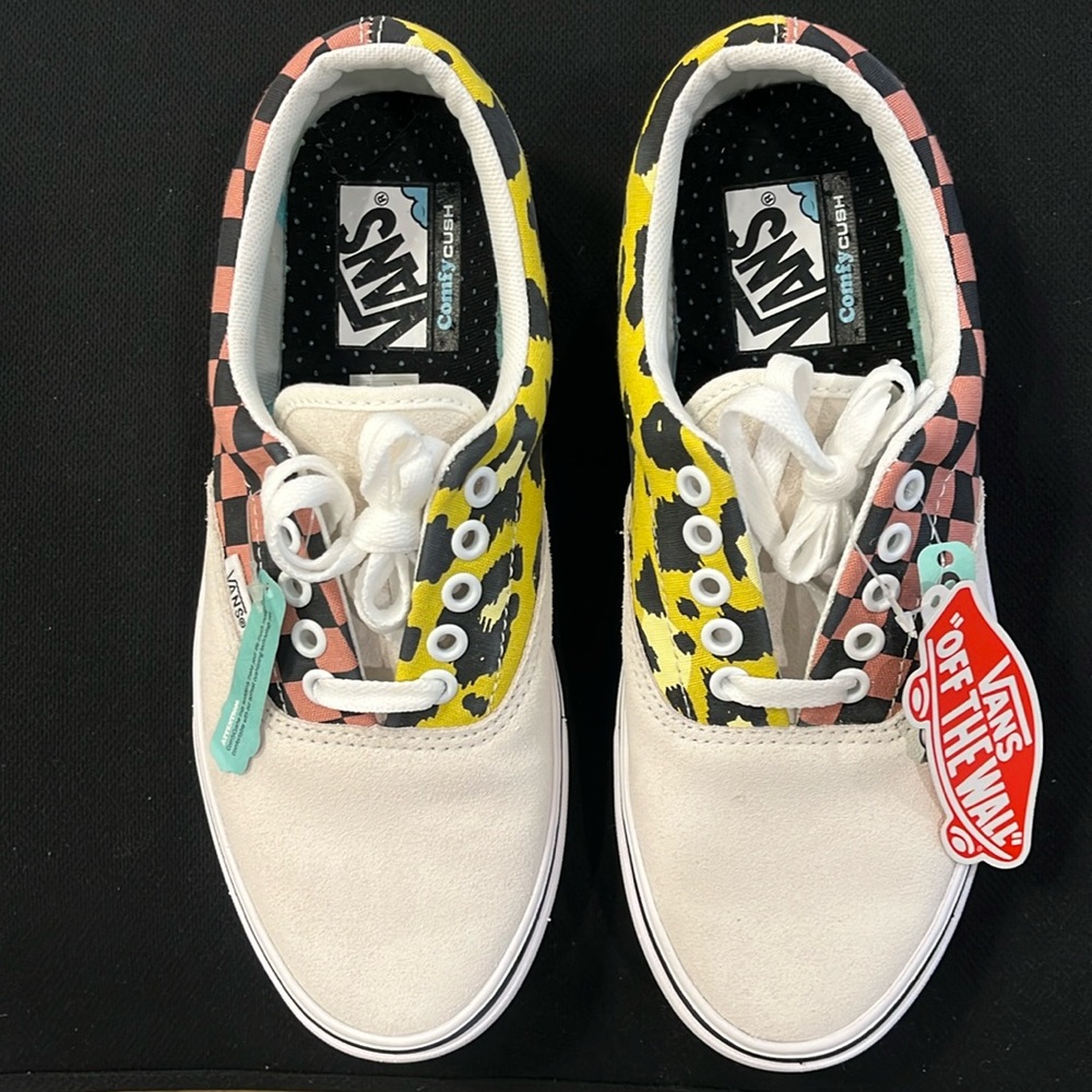 Vans Suede lace up tennis shoe new never wore